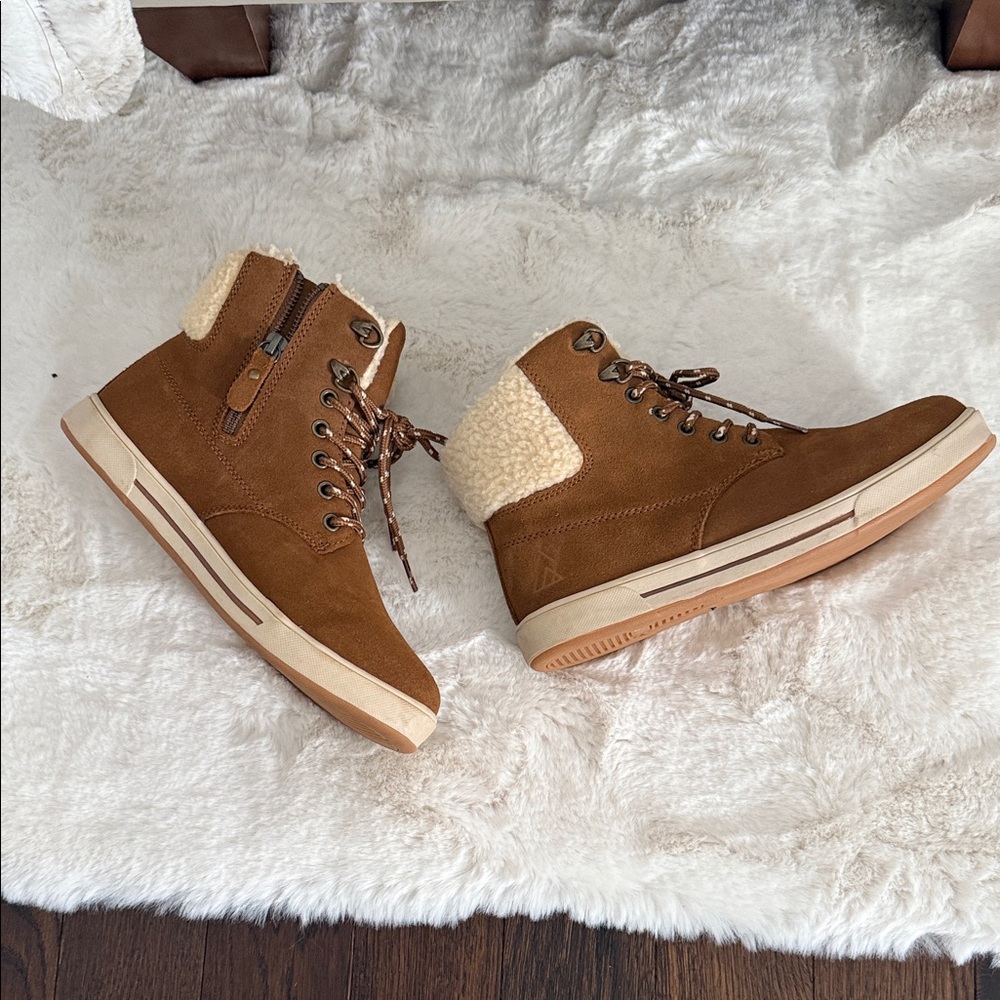 Cozy Brown Ankle Boots with Shearling Lining